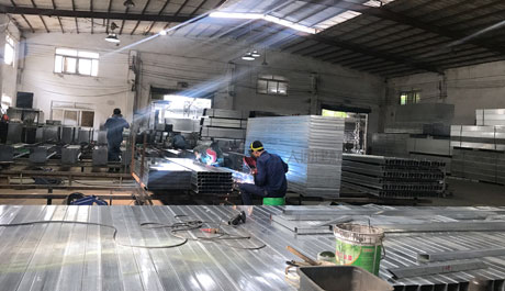 深圳大通建材，引領施工工地圍擋新市場，鋼圍擋、pvc圍擋生產銷售廠家。